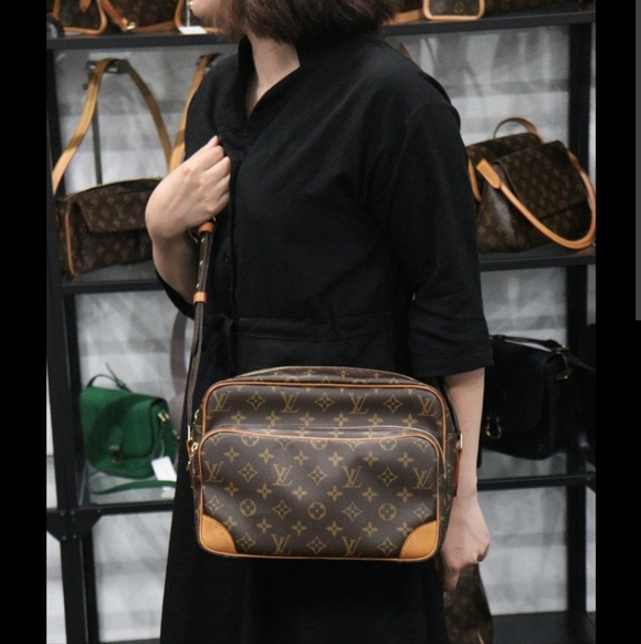 Authentic LOUIS VUITTON LV Nile Messenger Satchel Crossbody Shoulder Bag - Picture 2 of 16